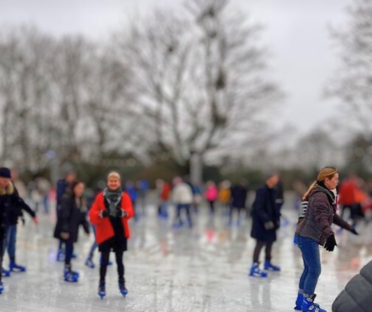 Skating into a New Tradition: Pop-up Ice Rinks ❄️ - Moxie and Swing